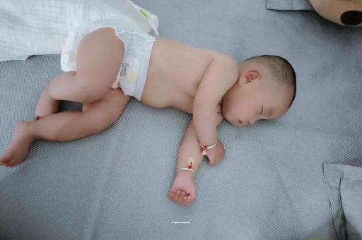 辽阳宝宝褶皱处擦粉还是油